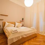 3Bdr Main Square Spacious Designed Apartment