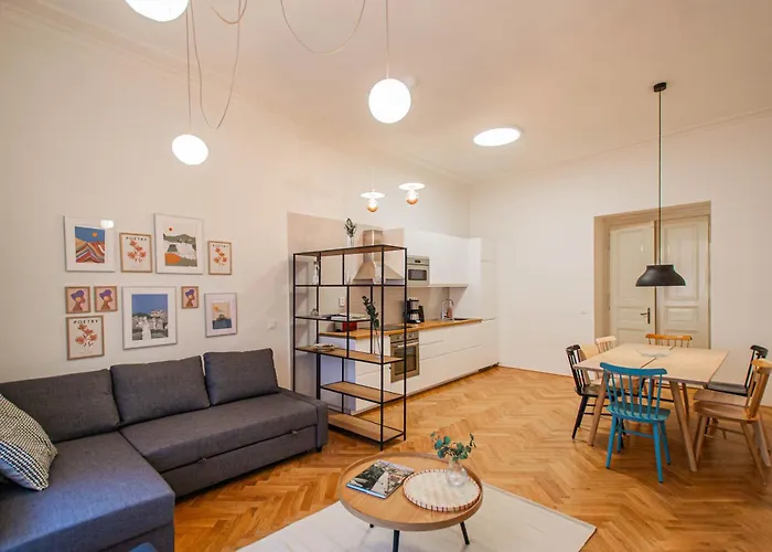 3Bdr Main Square Spacious Designed Apartment