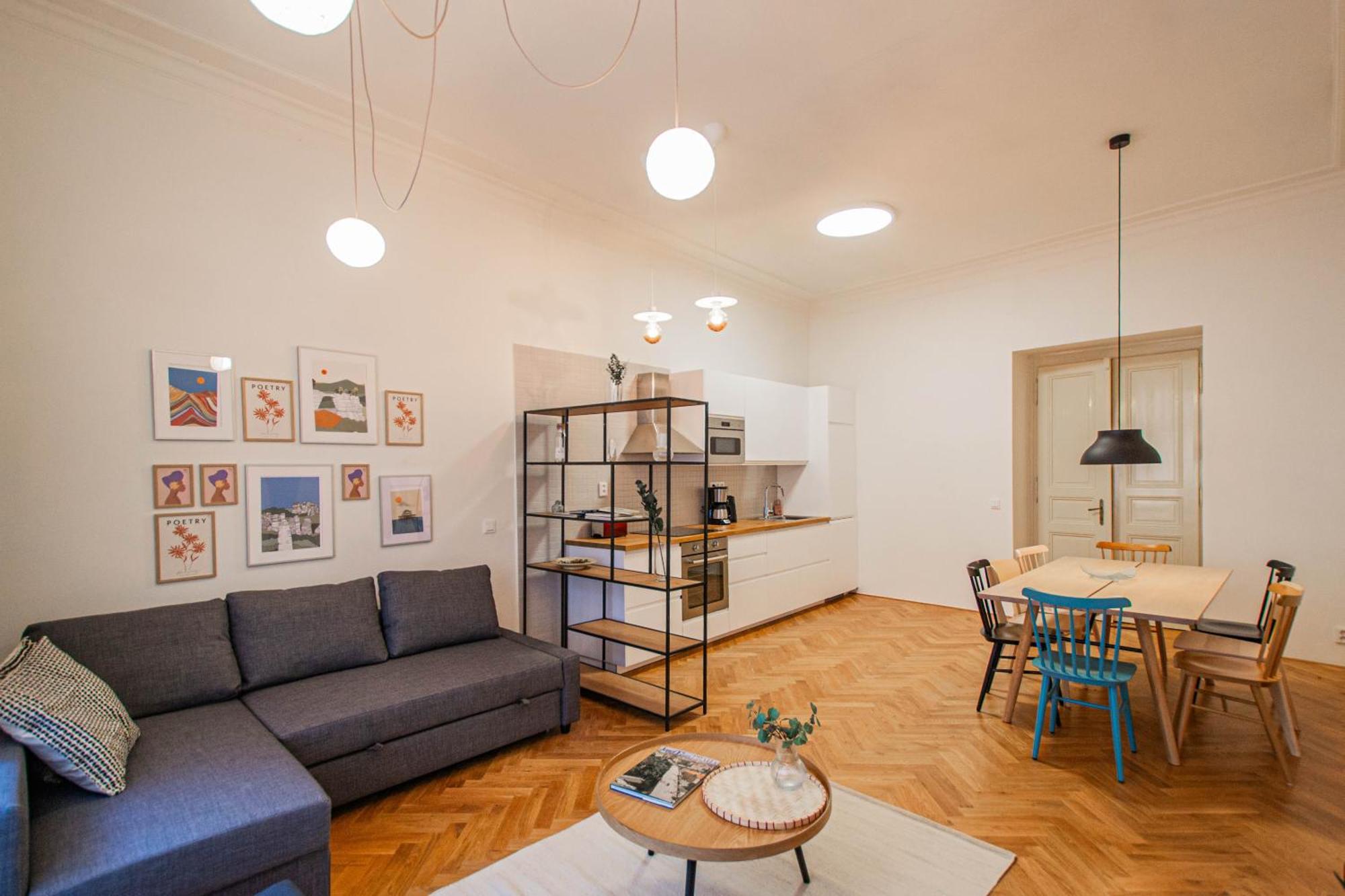 3bdr Main Square Spacious Designed Praga